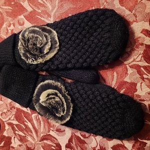 Rabbit rosette mittens
